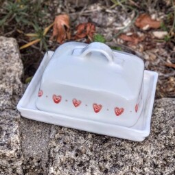 Máslenka se srdíčky