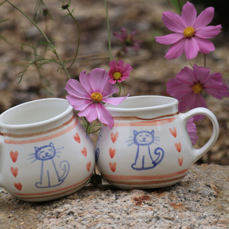 Hrnek  s kočičkou a srdíčky
